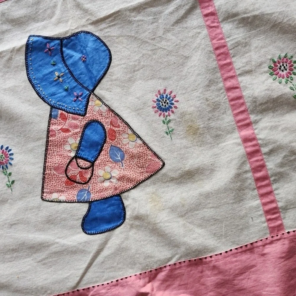 VINTAGE HANDMADE Sunbonnet‎ Style Appliqué Quilt Top Pink Folk Art 75x88